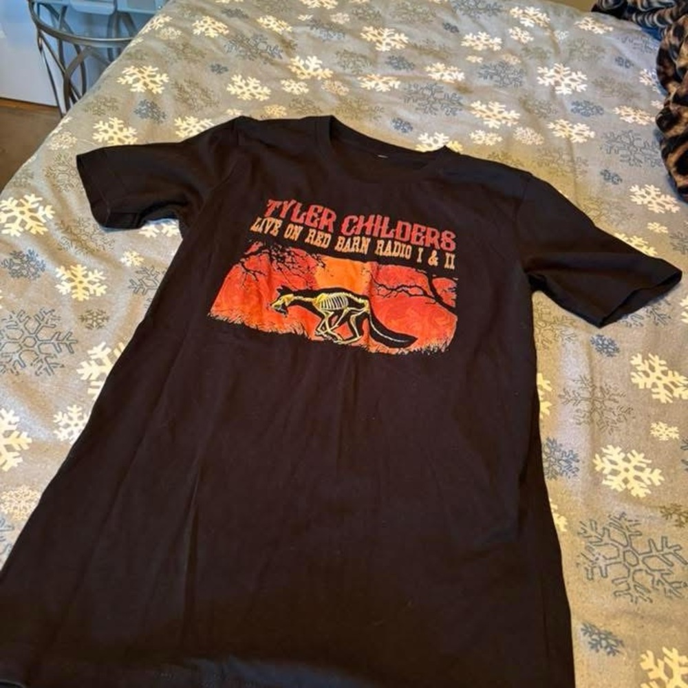 Gildan Black and Red Short Sleeve Tee with Graphic Design